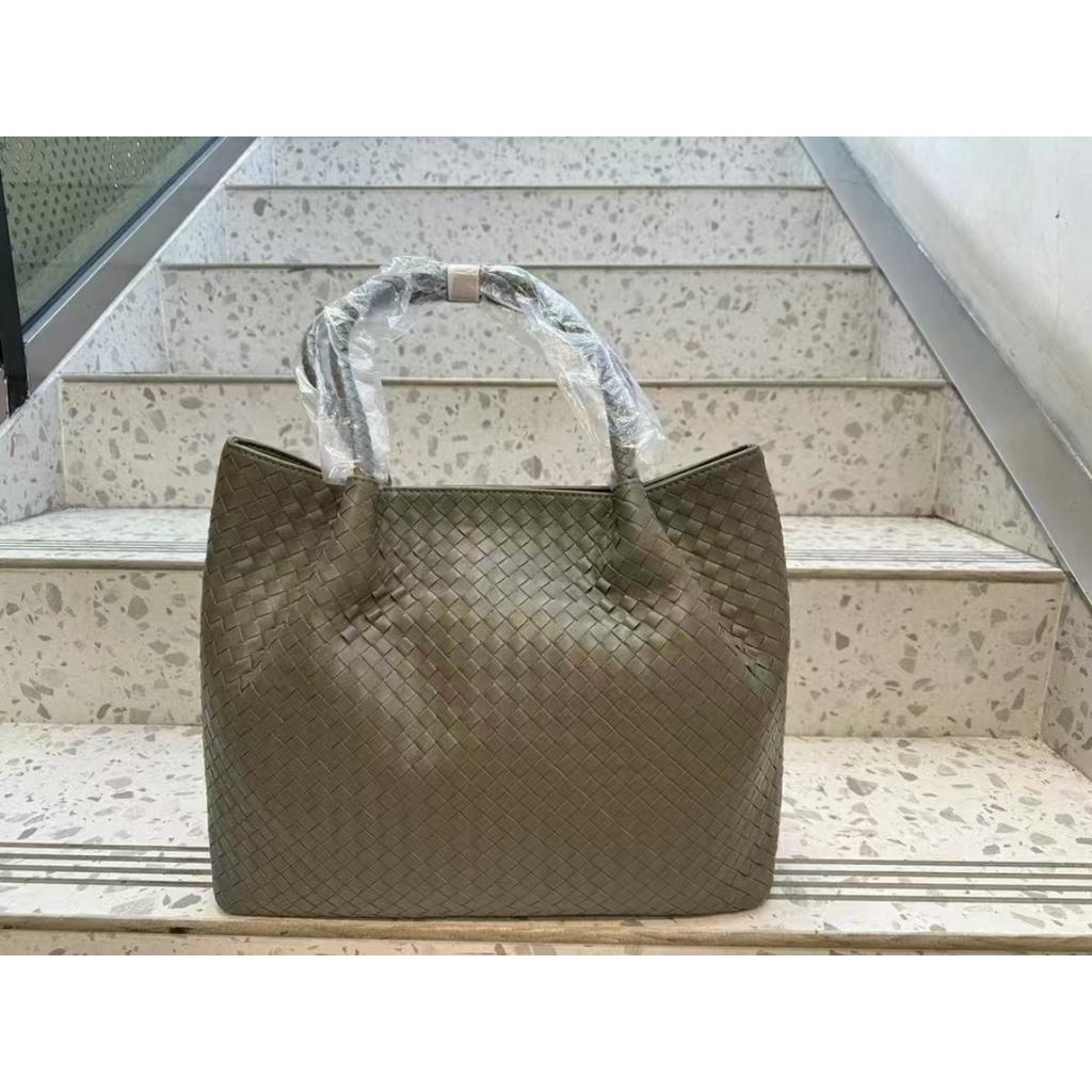 New women's bags, genuine leather women's bags, trendy shoulder bags, hand-woven shoulder handheld mother and child bags.