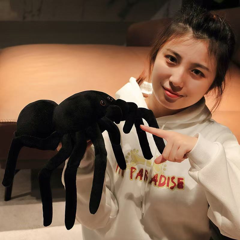 Peluche Bambola Ragno Nero Bambola Fatta a Mano Cartone Animato Anime Cuscino Carino Decorazione per la Casa Giocattolo Regalo di Compleanno per Bambini