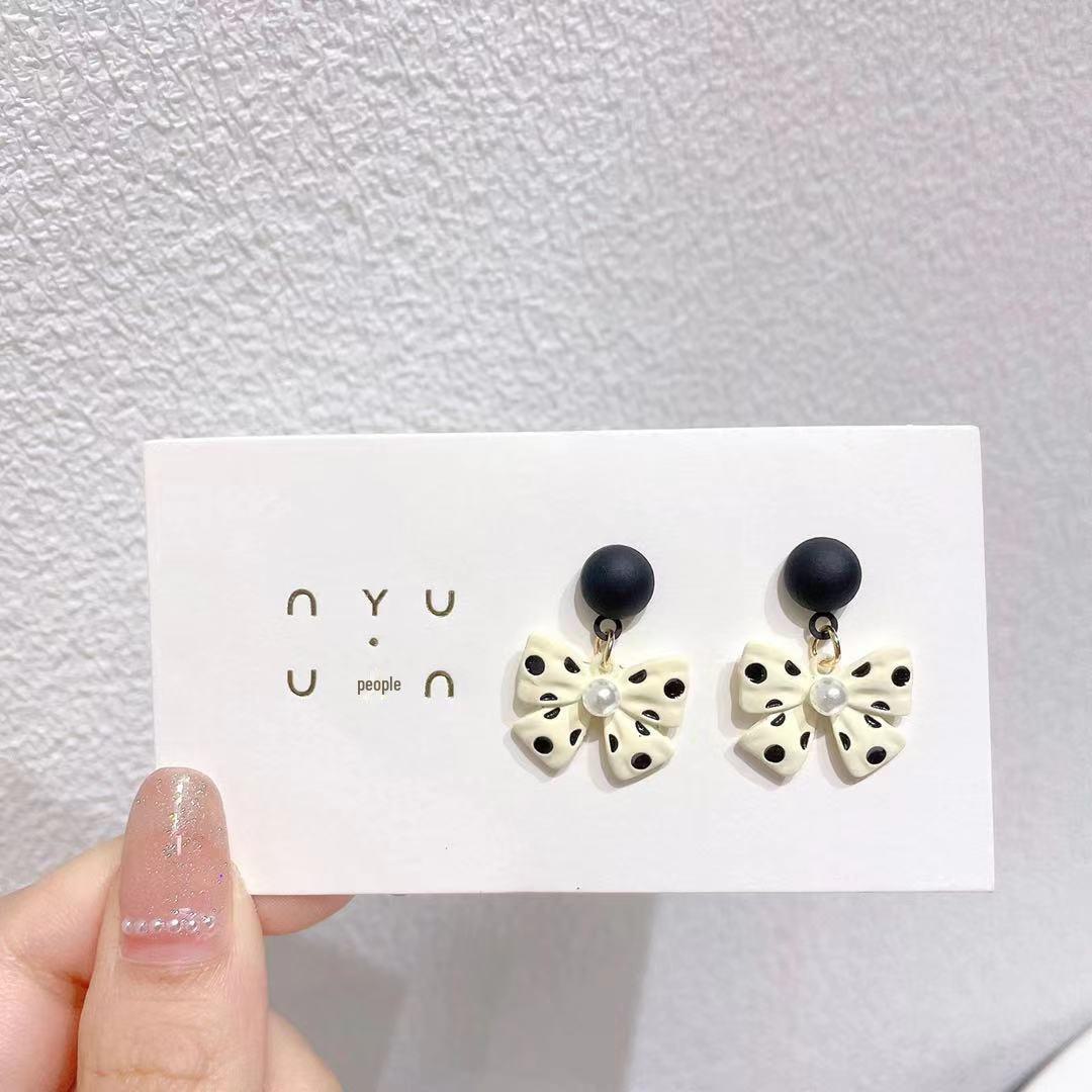 

Korean 925 Silver Needle Red Bow Earrings - Stylish and Versatile for a Charming Look