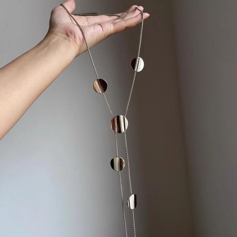 European and American Style Long Silver Smooth Disc Tassel Necklace, Light Luxury, Simple and Unique, Adjustable Sweater Chain Accessory