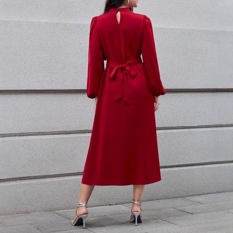 Elegantes A-Linien-Kleid mit hohem Bund, Kragen und langen Ärmeln für den frühen Herbst