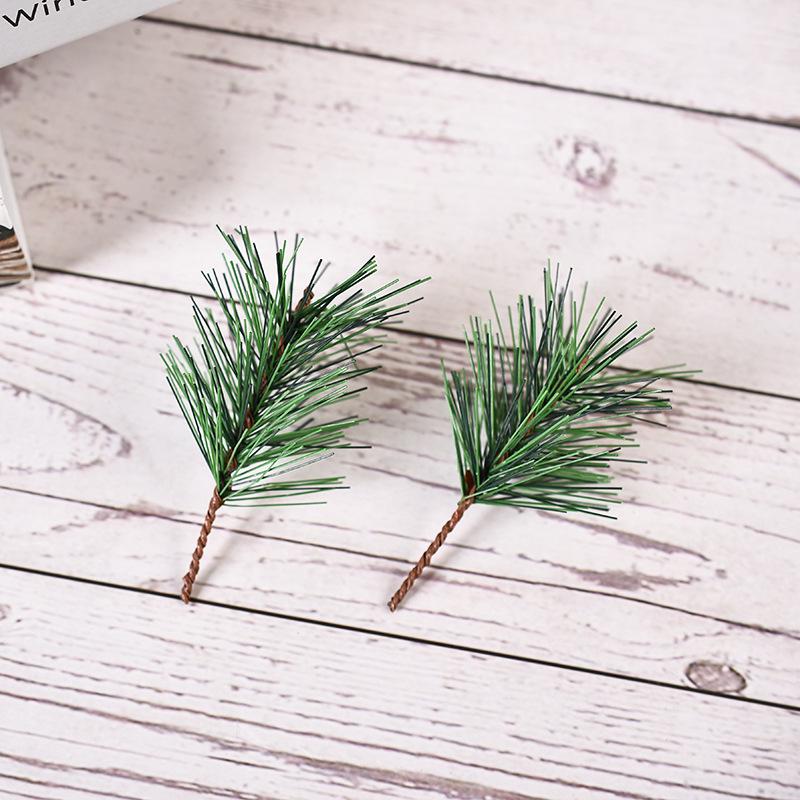 DIY Christmas Pine Branch Decoration: Pine Needle Cuttings for Tree Accessories