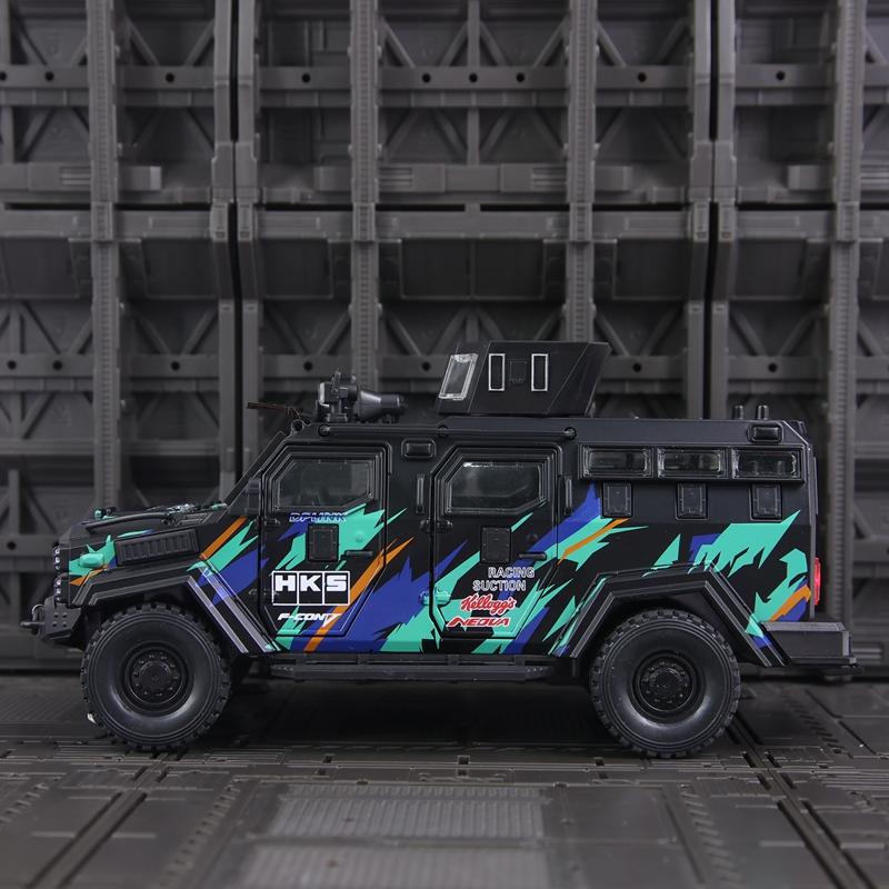 1:24 Swordtooth Tiger Explosion Proof Car Camouflage Alloy Off Road Vehicle Model Car Has Simulated Sound and Lighting