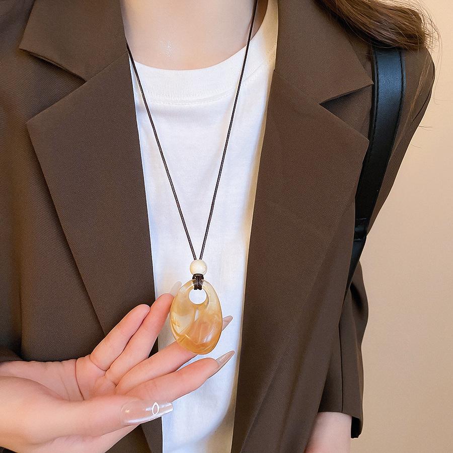 Wood chips irregular round square pendant necklace retro ethnic style collarbone chain design sense sweater chain women