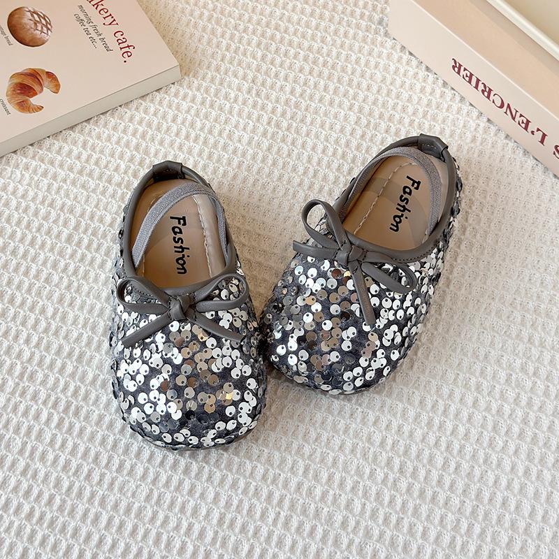 

Детские тапочки 2025 лето новые туфли принцессы для девочек на мягкой подошве детская обувь модные домашние тапочки обувь для девочек с пайетками 24insole14.5cm серебряный