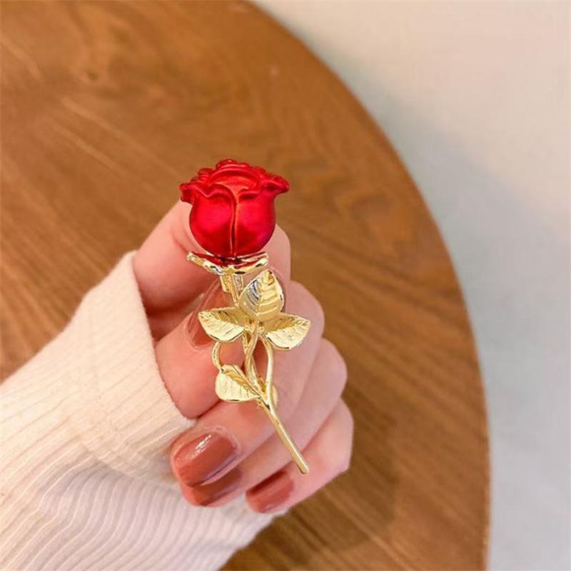 New Trend Red Rose Brooches for Women Gold Metal Pins Bohemian Flower Brooch for Wedding Party Cloting Accessories