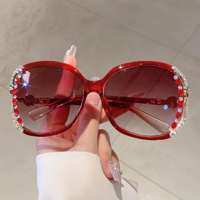 Luxury Brand Metal Trends Shades Fashion Crystal Design Women's Sunglasses Chic Pearl Decoration Sun Glasses for Lady