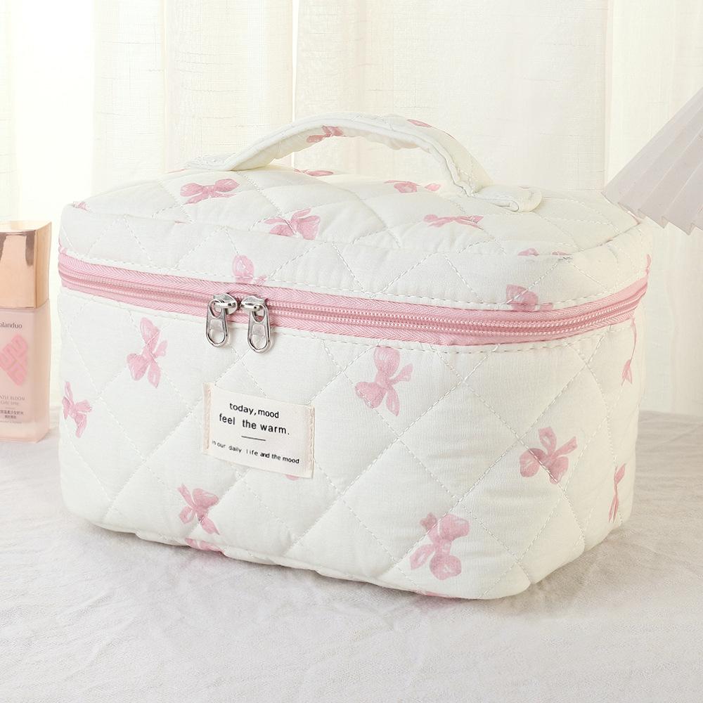 Women's Large Capacity Quilted Makeup Bag - Portable, Ultra-Light, Multi-Layer Storage with Niche Design