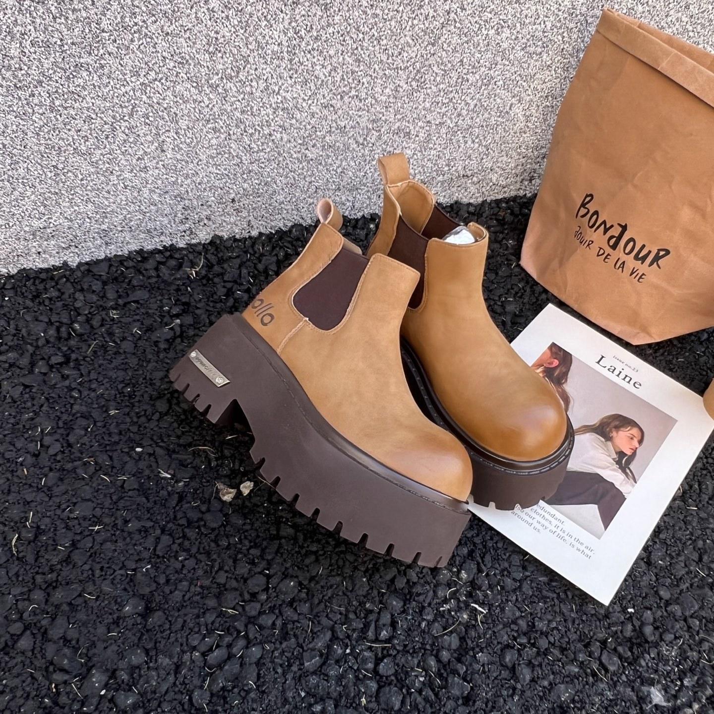 

2025 новая корейская версия модных универсальных ботинок Мартин на толстой подошве, увеличивающих рост, женская удобная повседневная обувь, трендовые женские ботинки, тренд 40