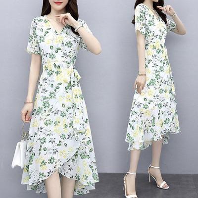 Blumenkleid für Damen V-Ausschnitt Kurzarm Fließendes Wickel-Midikleid Rüschen Unregelmäßiger Saum A-Linie Strandurlaubskleid