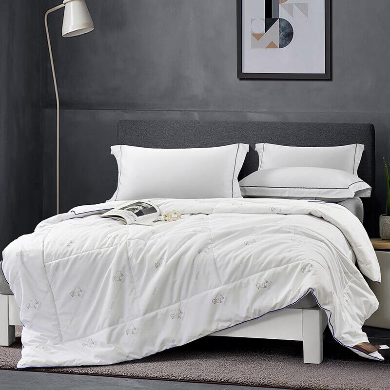Louis Kellog Charollais Anti-Bacterial Wool Quilt LK-8771
