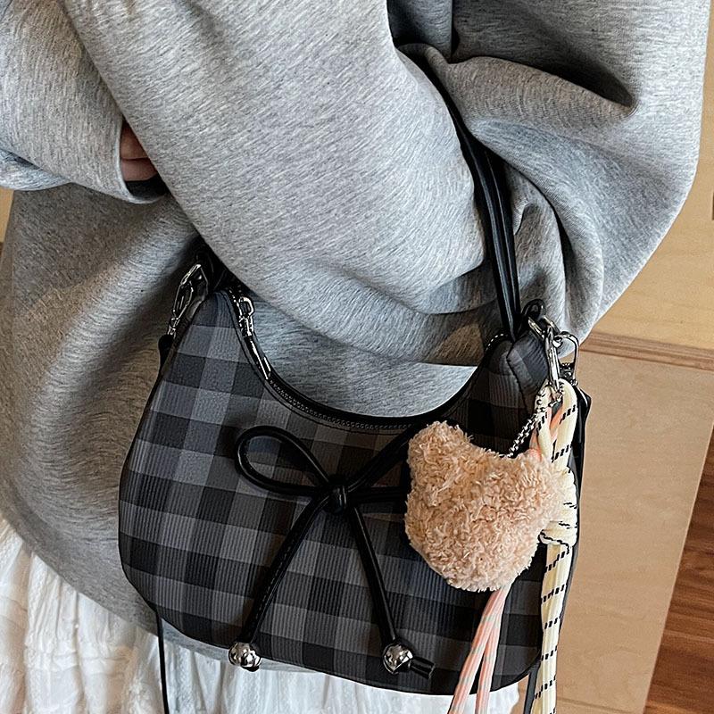 Korean version of plaid portable dumpling bag women's 2025 summer new temperament niche high value daily commuter messenger bag