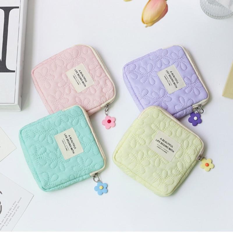 Cute Cosmetic Storage Bag Quilted Flowers Designed Cosmetic Bag Soft Comfortable Makeup Bag for Lipstick Jewelry Pouch