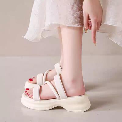 Fashion Sandals for Women's Summer Outwear 2024 New Thick Sole Elevated Casual Dress Versatile Fashion Beach Sandals