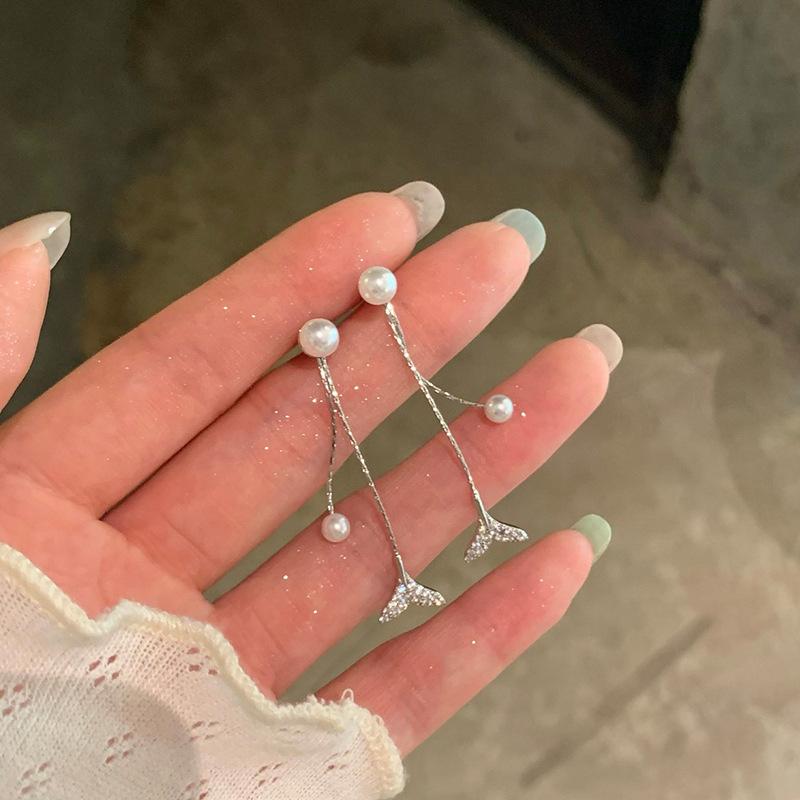 

Жемчужные серьги с бриллиантами, серьги-кисточки в виде рыбьего хвоста, темпераментные элегантные серьги-пусеты, нишевые серьги в стиле легкой роскоши, универсальные серьги