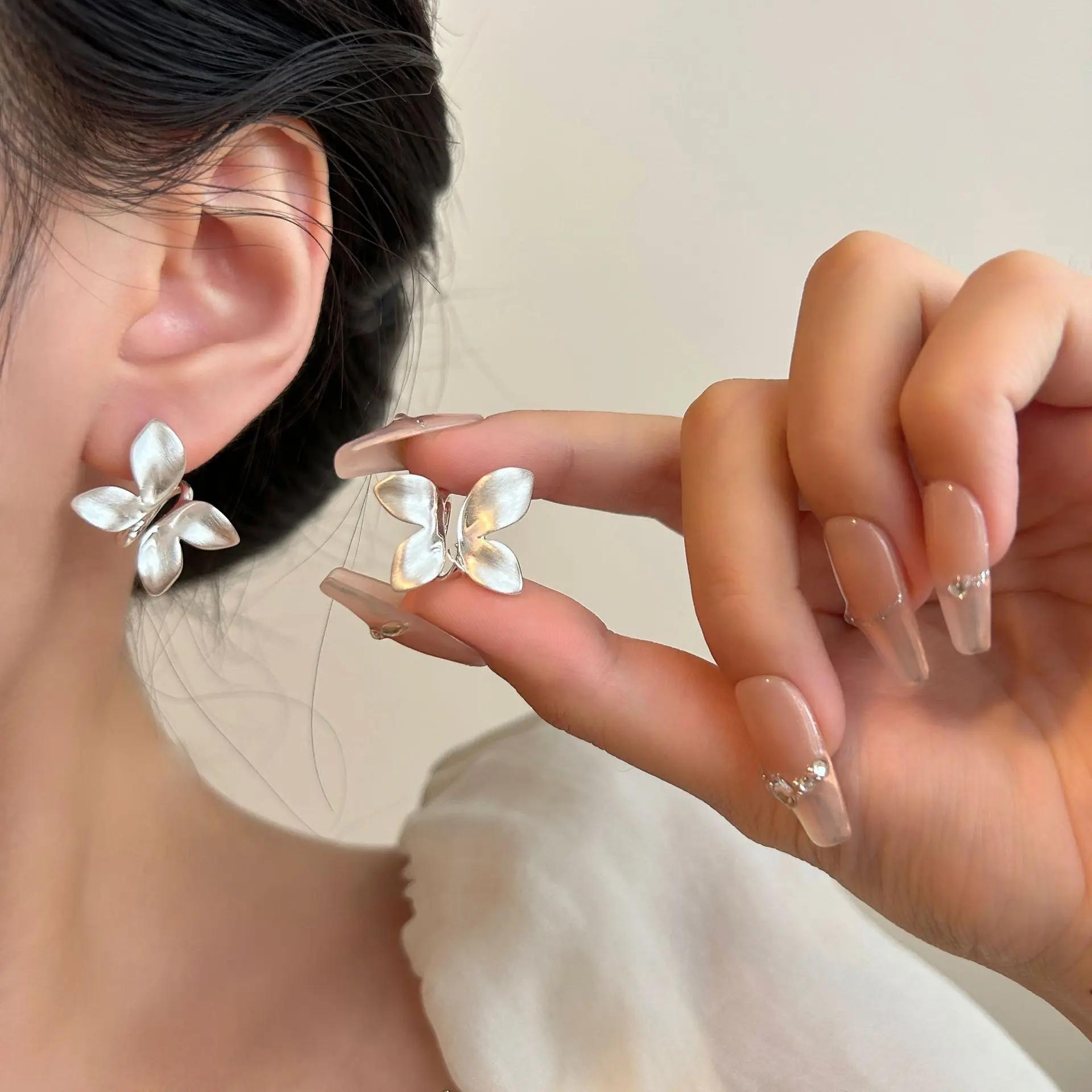 

Exquisite Brushed Butterfly Drop Earrings for Women Ladies Court Style Silver Color Dangle Earrings Banquet Jewelry Accessories