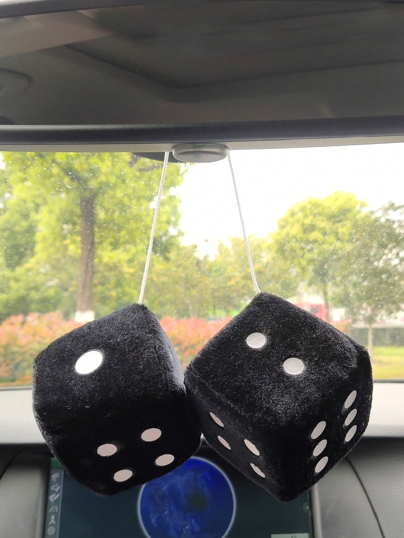 

Plush Dice Car Hanging Ornament - Soft Sponge Filled, Fun Car Interior Decoration, Perfect Gift Choice чёрный
