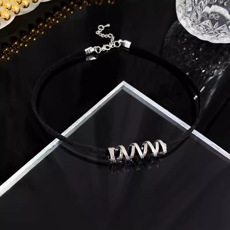 

Simple black choker collar necklace women s design sense neck chain 2025 new popular collarbone chain