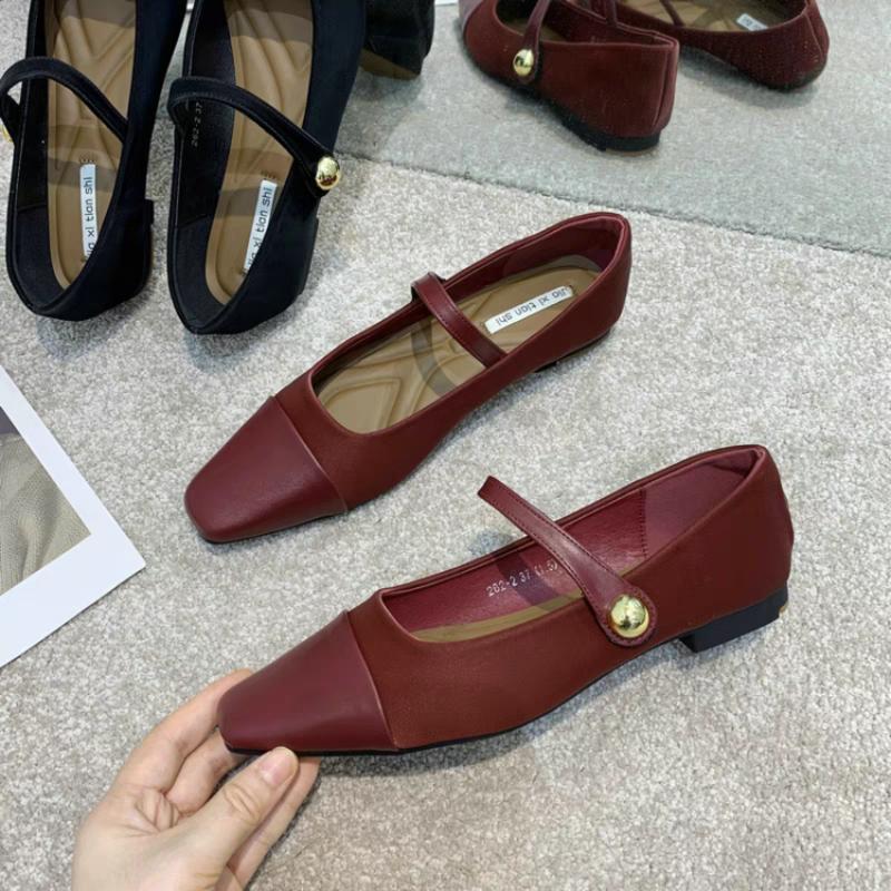 Mote 2024 Vårnye Kvinner Flate Sko Mote Rød Damer Shallow Shallow Slip on Mary Jane Sko Kvinnelige Firkantede Sko Utendørs Ballerinaer