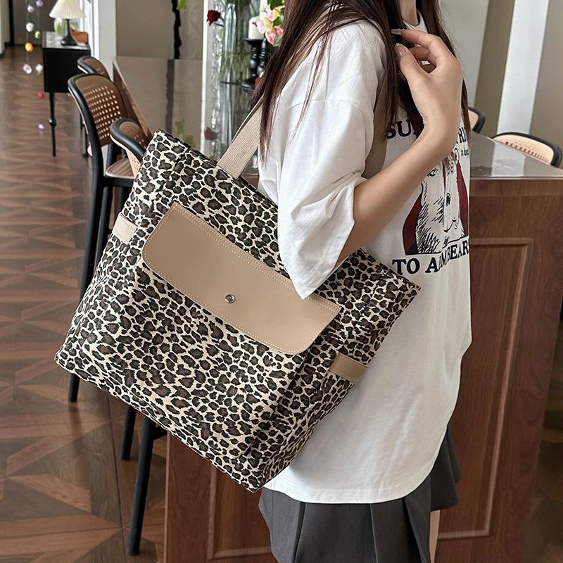 Large capacity leopard print fashion shoulder bag women's new simple personalized tote bag large shopping bag leisure travel bag