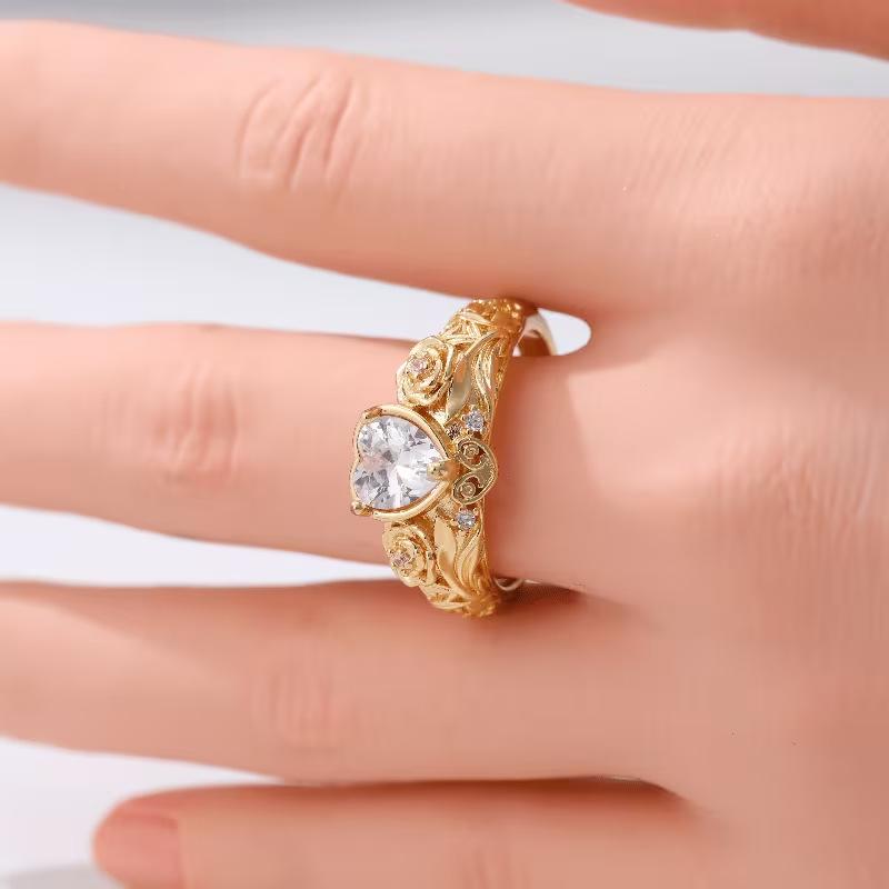 New Bohemian Style Gold-Plated Heart Ring Vintage Floral Design Women's Wedding Party Ring
