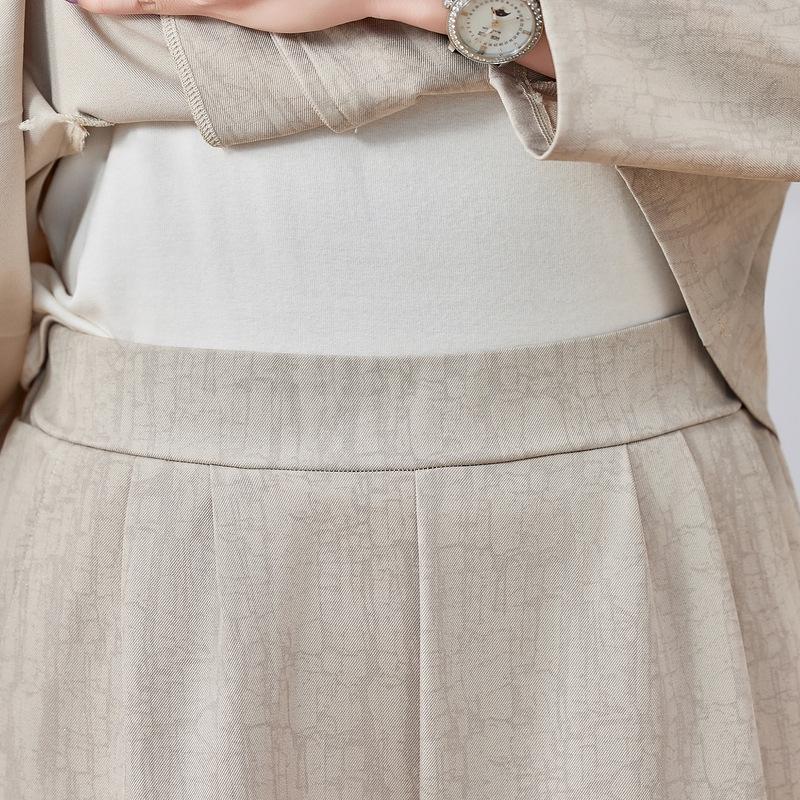 Mom's 2025 Spring Fashion: Stylish Two-Piece Set for Middle-Aged and Elderly Women