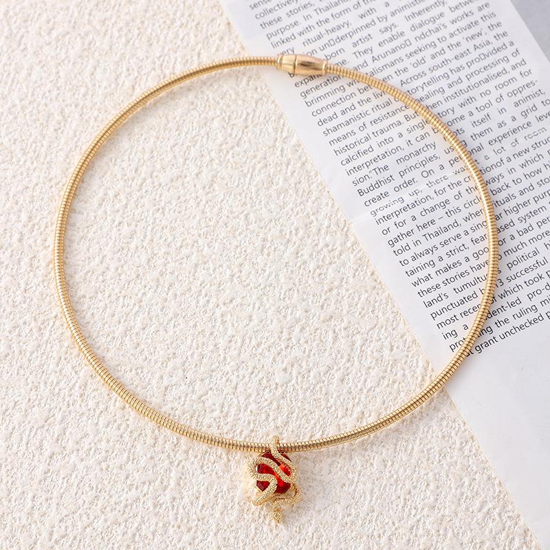 Wind Collar High-End Micro-Inlaid Snake Pendant Neck Ring Simple Line Necklace Cold Wind Collarbone Chain