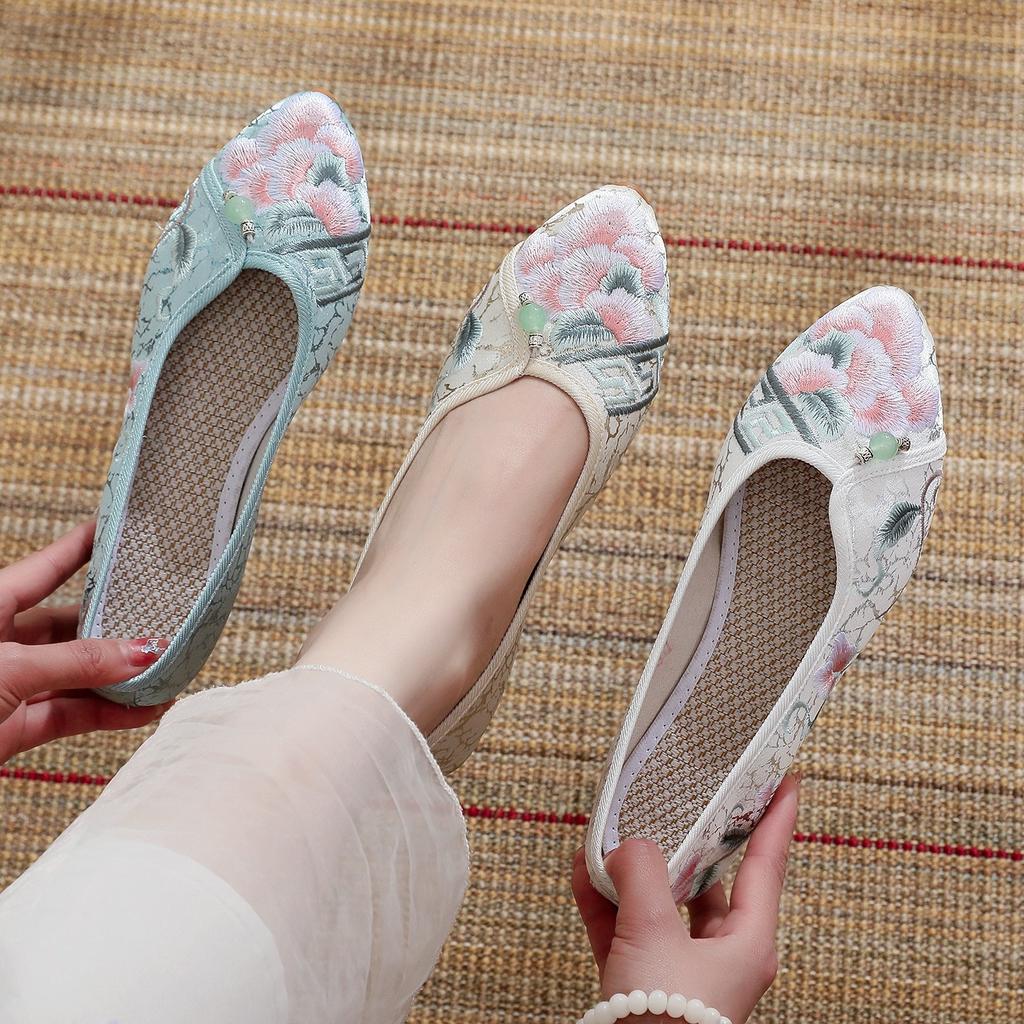 [Ruyu] 2025 spring and summer old Beijing pointed cloth shoes women's ethnic style embroidered shoes ancient style cheongsam with women's shoes