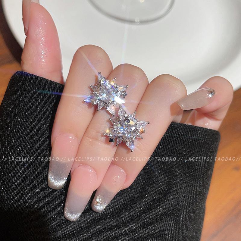 2025 Elegant Zircon Star Stud Earrings - Women's Light Luxury Fashion Jewelry