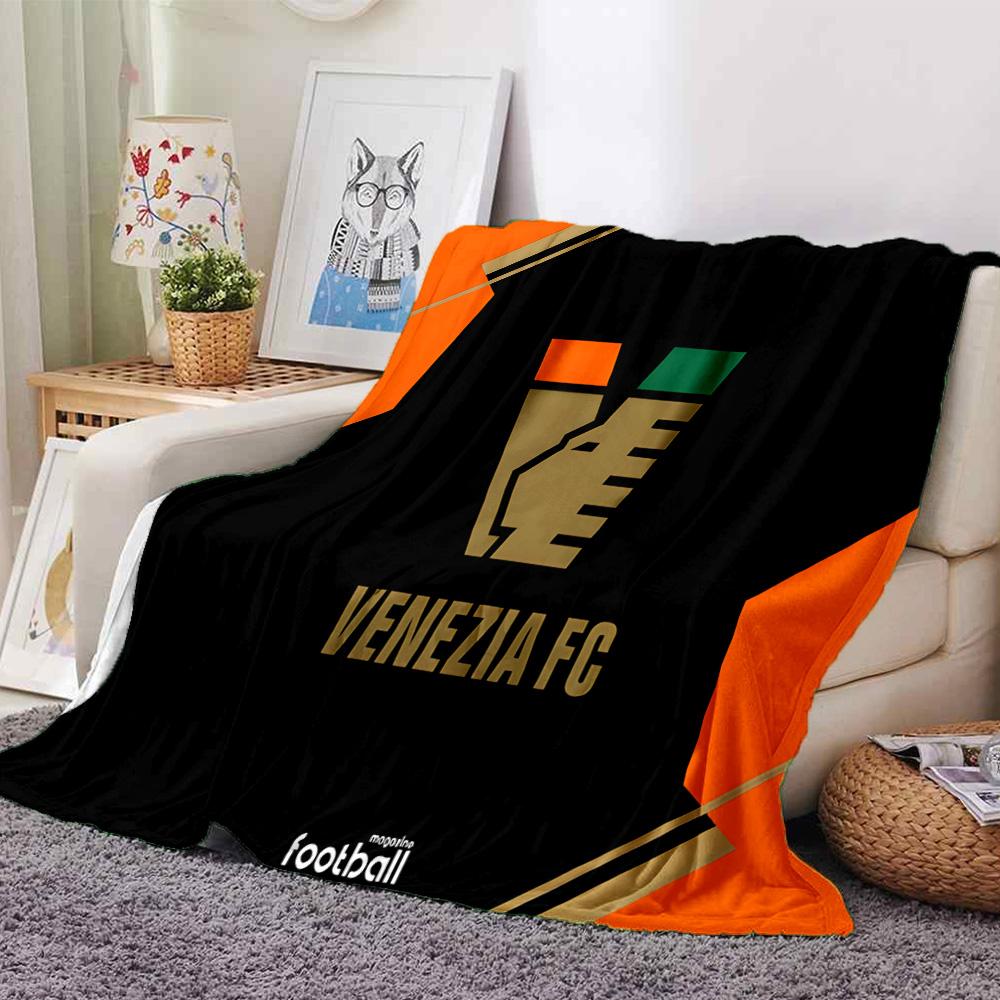 Vene-zia Fußball Flanelldecke, Weiches Polyester, Modernes Design, Ganzjahres für Camping, Reisen, Geschenke für Feiertage oder Geburtstage