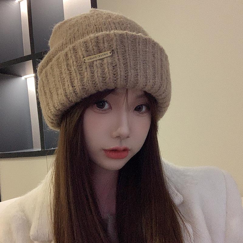 The Large Head Girdle Warm Ear Protecting Knitted Cap Is Fashionable and Versatile Making Your Face Look Good. The Small Woolen Cap Keeps You Warm