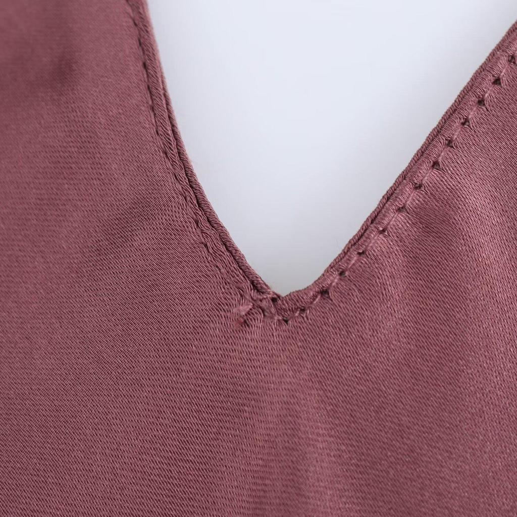 Dámské saténové slipové šaty bez ramínek s výstřihem do V na jaro 2025