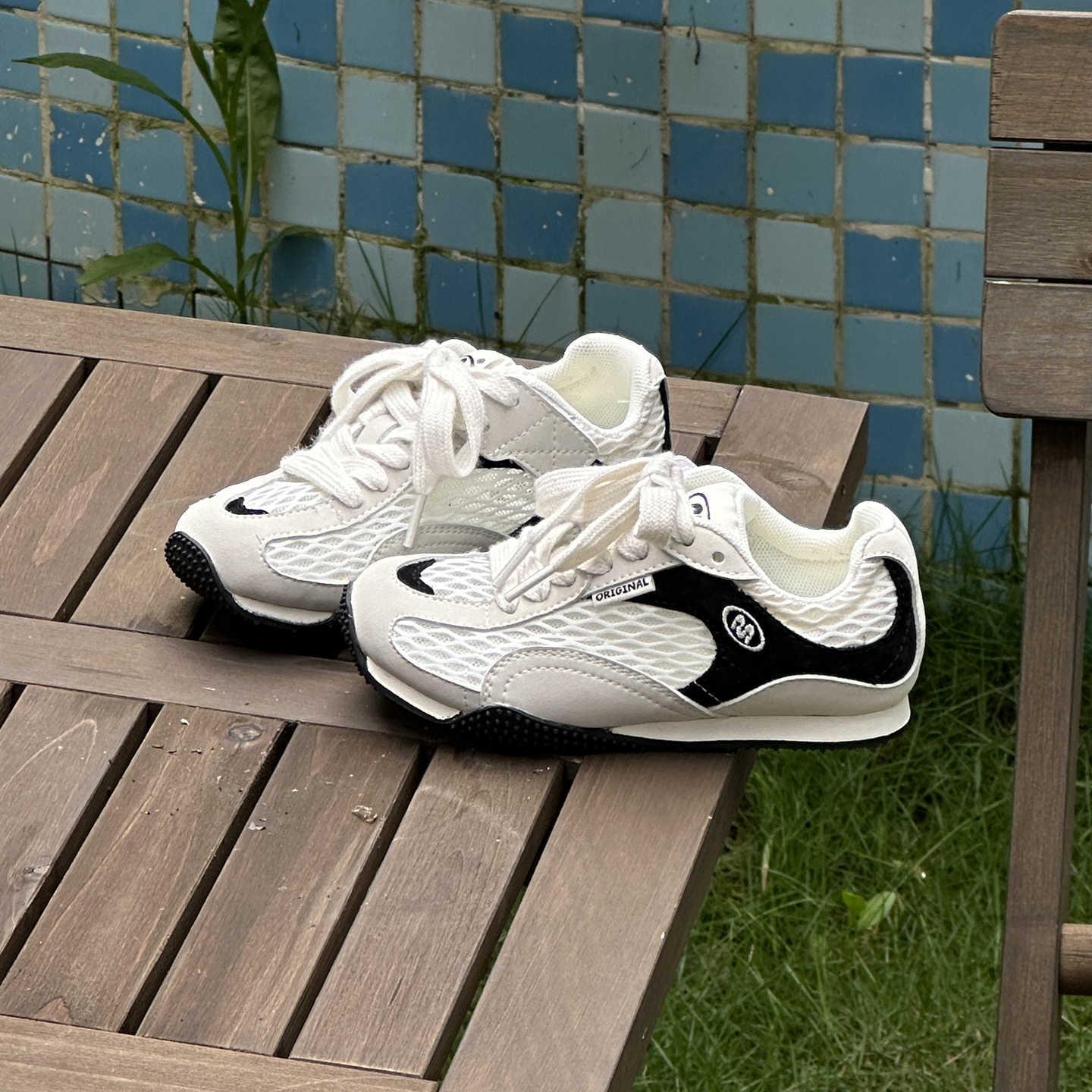 

XSHX retro net shoes children s sports shoes breathable Velcro fake shoelaces high-end students 25