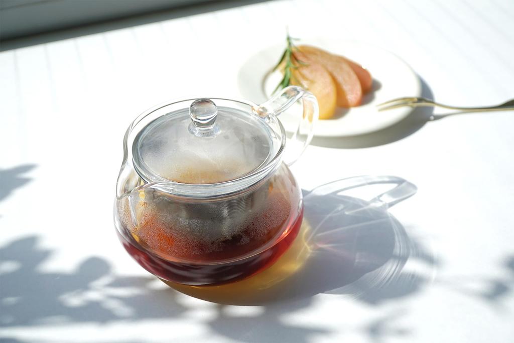 HARIO Teapot, Heat-Resistant Glass Teapot with Mochimaru Basket Mesh, See-Through Design