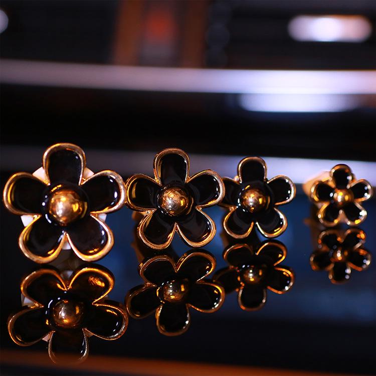 Women's Flower Car Interior Aromatherapy Vent Clip Set - 4 Pieces