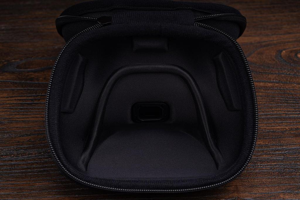8bitDo Classic Controller Travel Case with Charging Dock for Ultimate Controllers