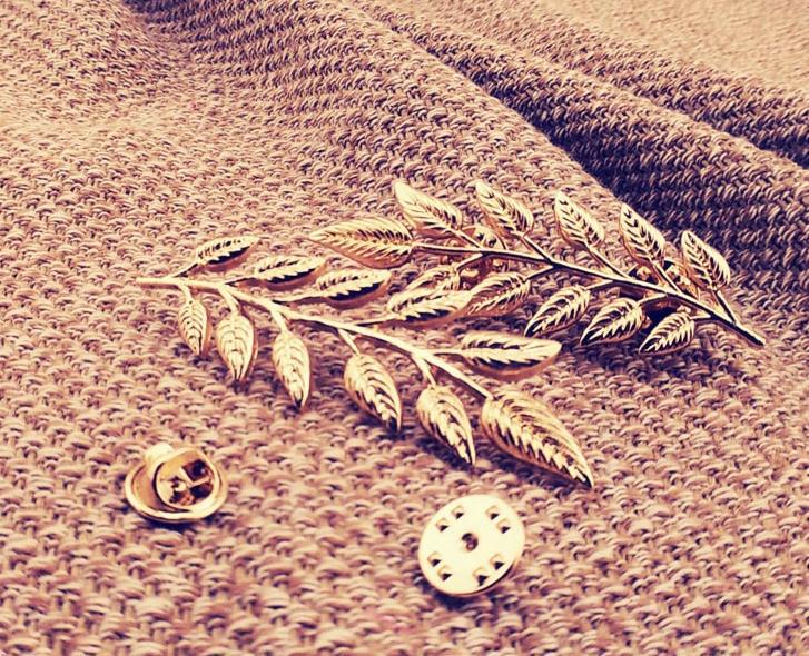 Retro Gold Metal Wheat Ears Brooch Lapel Pin for Men and Women