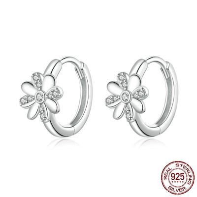 New Fashion Small Daisy Zircon Stud Earrings White Gold Plated Earrings Flower Ear Buckles