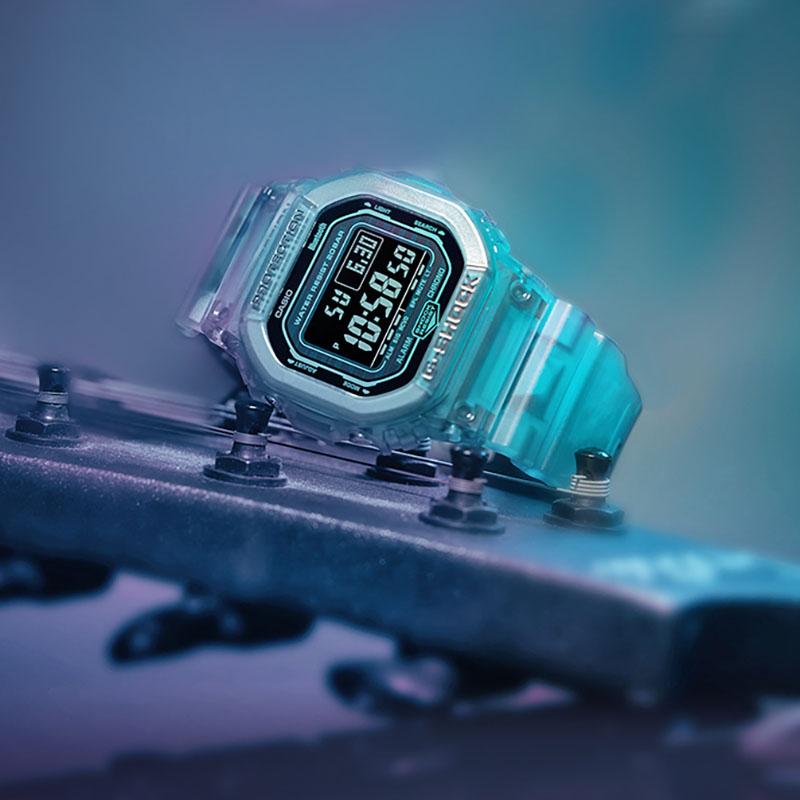 Casio G-SHOCK small square smart Bluetooth connection sports watch quartz movement resin strap Japanese and Korean watch men and women DW-B5600G-2PR
