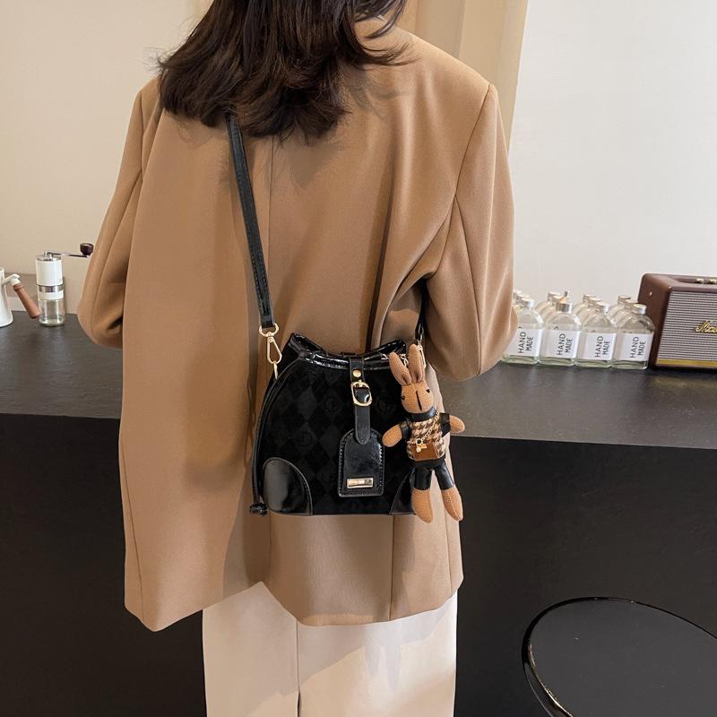 2025 New Fashion Trend Women's Bucket Bag Shoulder Bag Exquisite Oblique Span Small Bag Large Capacity