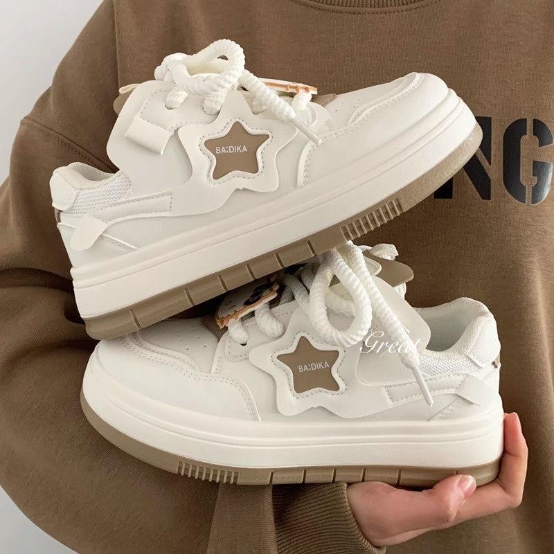 Kit Kat 2025 Frühling und Sommer Sterne Hässlich Süß Großer Kopf Mode Schuhe Student Plateau Vielseitig Explosion Lässig Kleine Weiße Schuhe