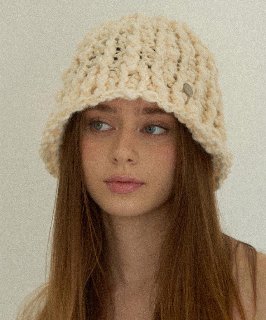 Seullouseulloulli Sleeve Handmade Crochet Knit Wool Bucket Hat _ Cream