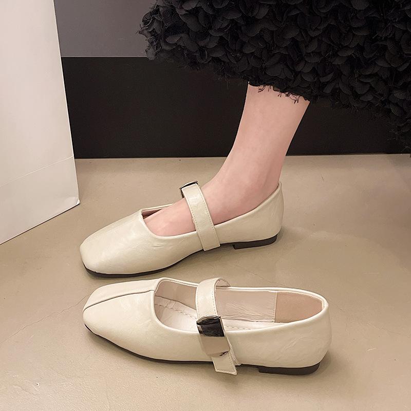 Square head shallow mouth single shoes women's spring and autumn new French retro temperament gentle fairy style flat bottom Mary Jane small leather