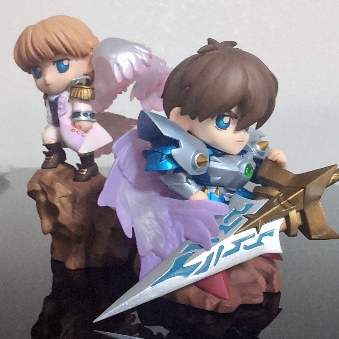 

[USED] Knight Heero and Angel Princess Relina (2-piece set)