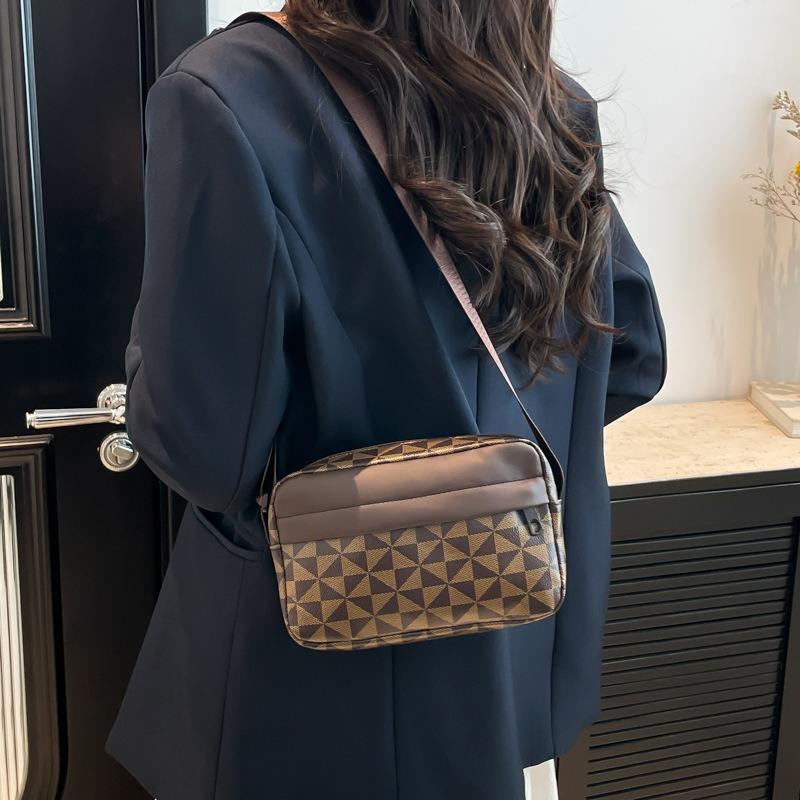 Summer new fashion simple personality casual retro trend light wide shoulder strap comfortable shoulder messenger bag