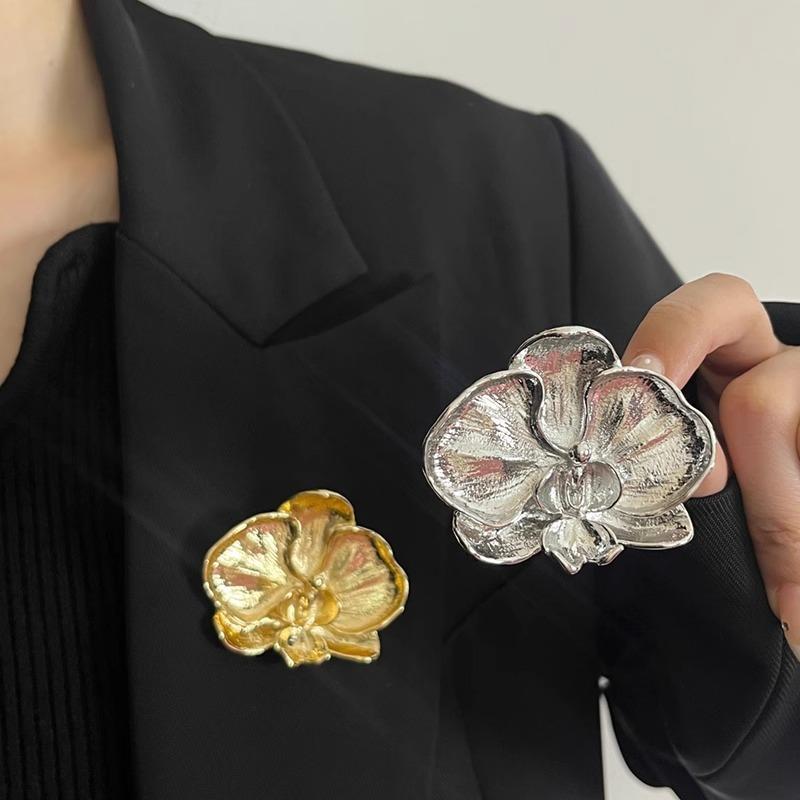 Vintage Phalaenopsis Brooch For Women Girls Exquisite Fashion Metal Flower Corsage Pins Party Dress Jewelry Accessories Gifts