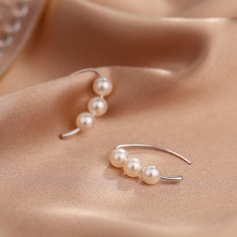Exquisite Pearl Hook Earrings: Elegant & Versatile Design for Women