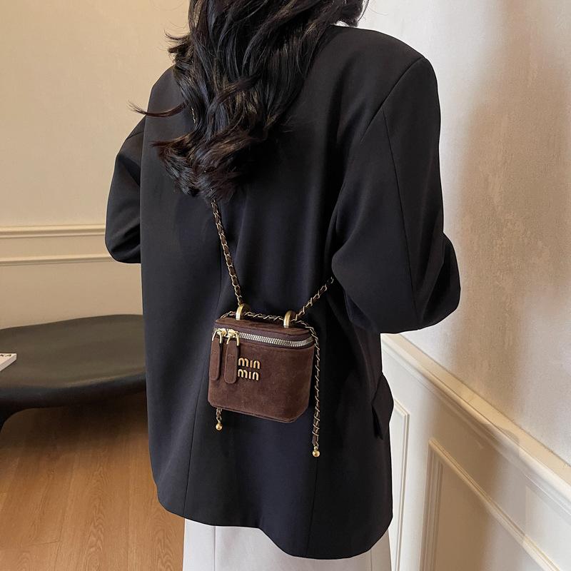 2025 Winter New French Box Bag Niche Texture Women's Messenger Bag Personalized Versatile Size Shoulder Bag
