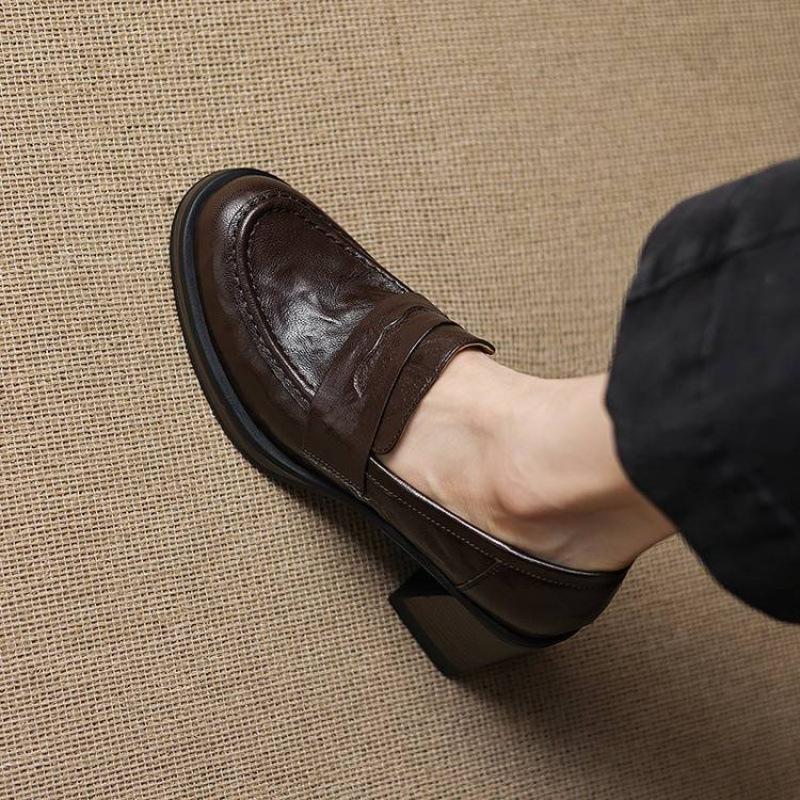 

New thick-soled leather single shoes, rubber soles, non-slip, sheepskin loafers, women s four-season casual high-heeled women s shoes 40 коричневий