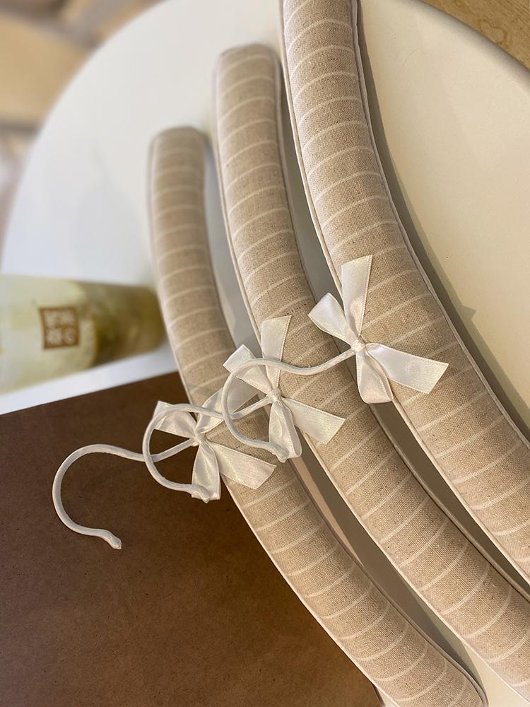 Hanger Adult 41cm Handmade Sponge Cloth Pure Ribbon Bow Exquisite Flower Embroidery Non-Slip Hanger Striped Denim Home Storage 3pcs 2969₽